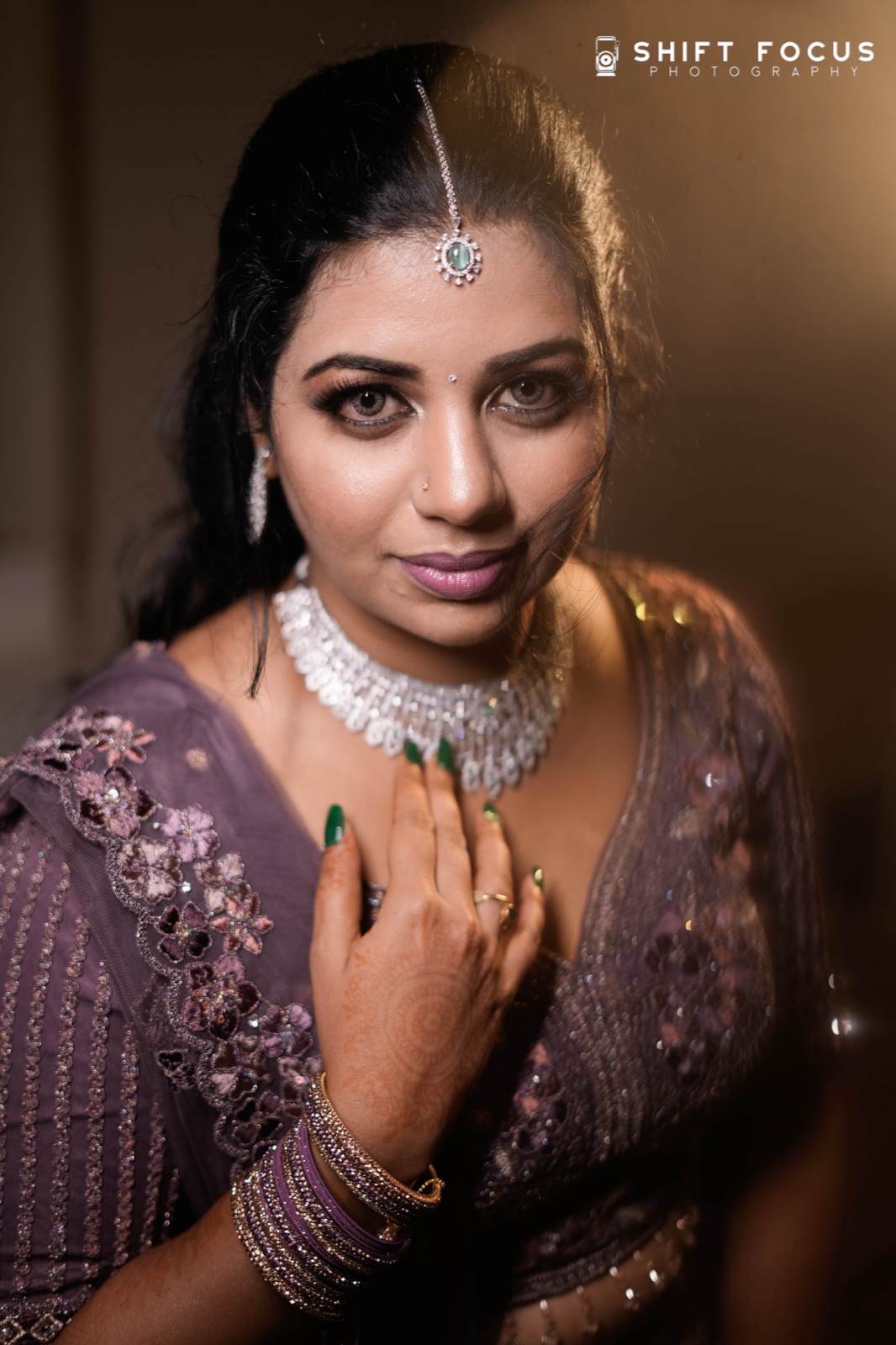 Bride in a lavender saree with a diamond choker
